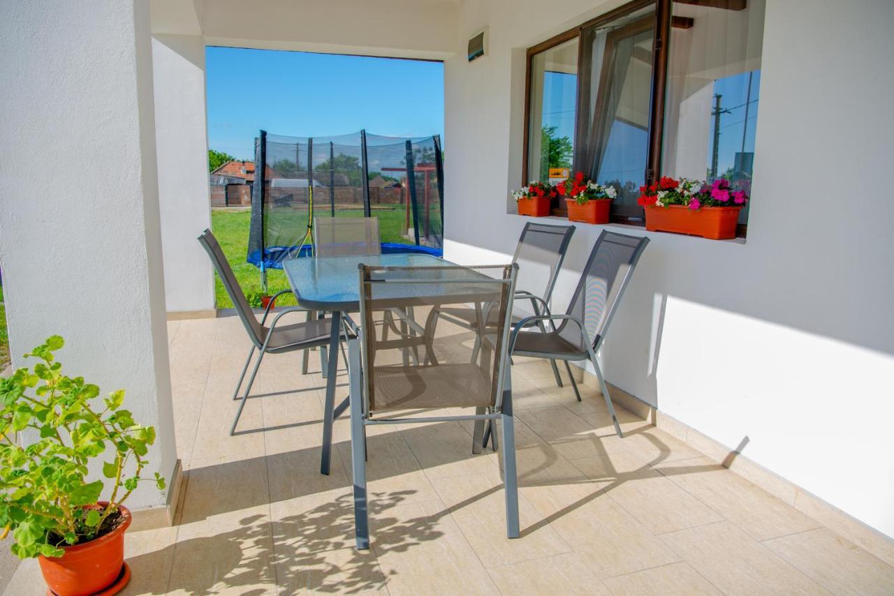 Family House Pristol Apartment Exterior foto